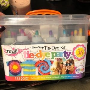 Tulip Tie-Dye Kit
